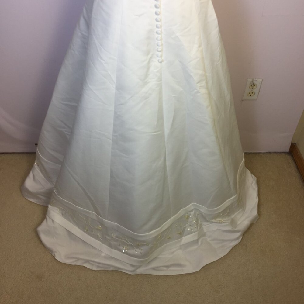 Oleg Cassini Wedding Dress Size 10 Womans White Beaded Sleeveless Ballgown Tulle - Picture 9 of 16
